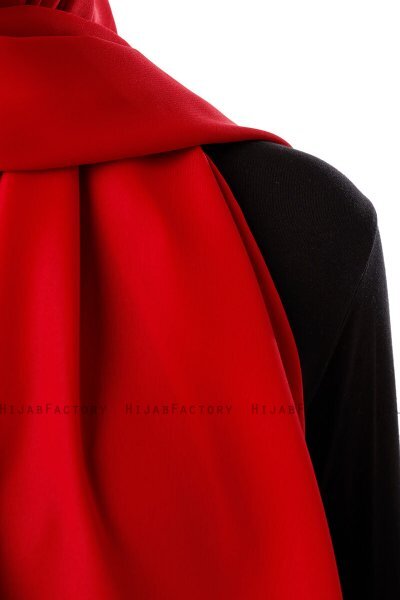 Hadise - Rood Chiffon Hijab
