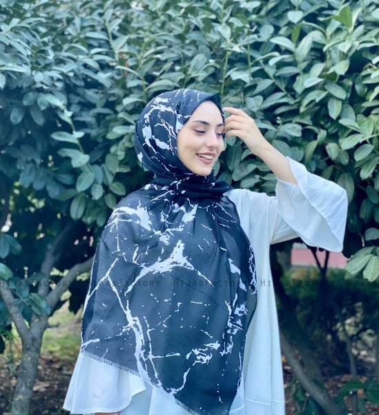 Benazir - Zwart Gedessineerde Katoen Hijab